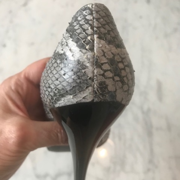 Stuart Weitzman - Picture 9 of 16